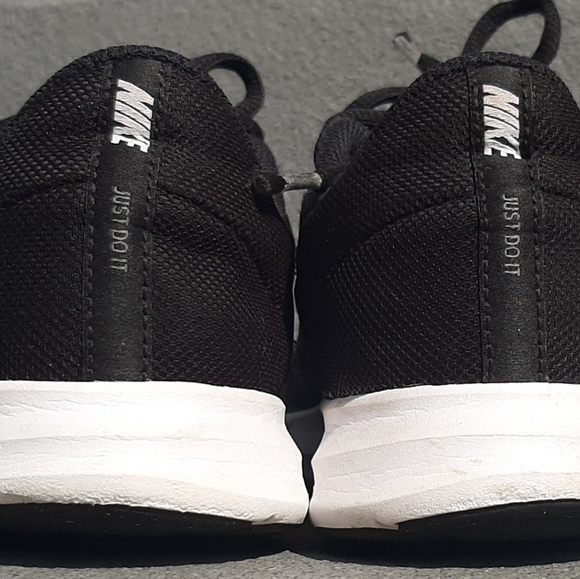 Nike Kids Shoes - Picture 3 of 4